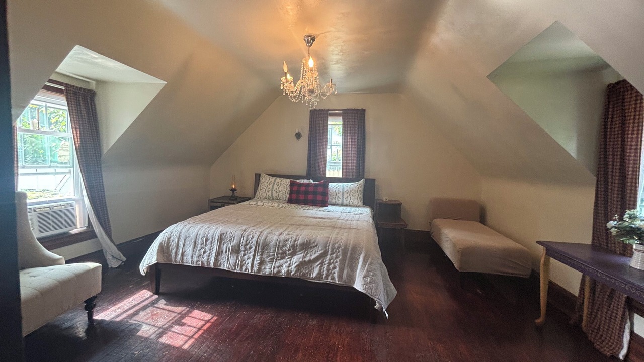 Photo of Bedroom in Derrick City