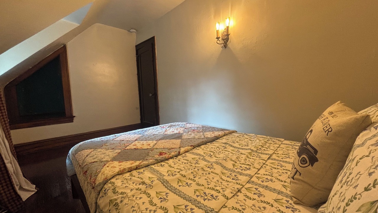 Photo of Bedroom in Derrick City