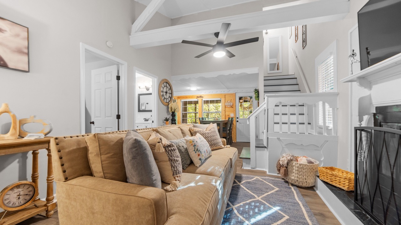 Photo of Livingroom in Cleveland