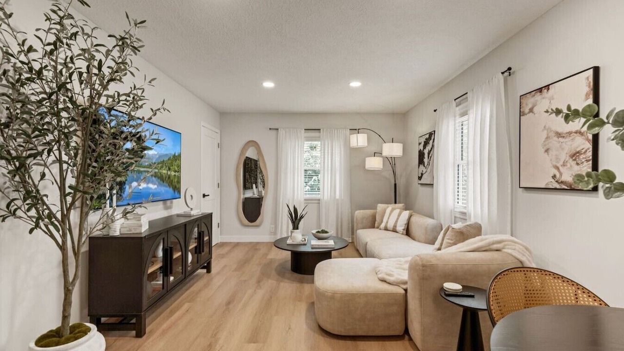Photo of Livingroom in Grove City