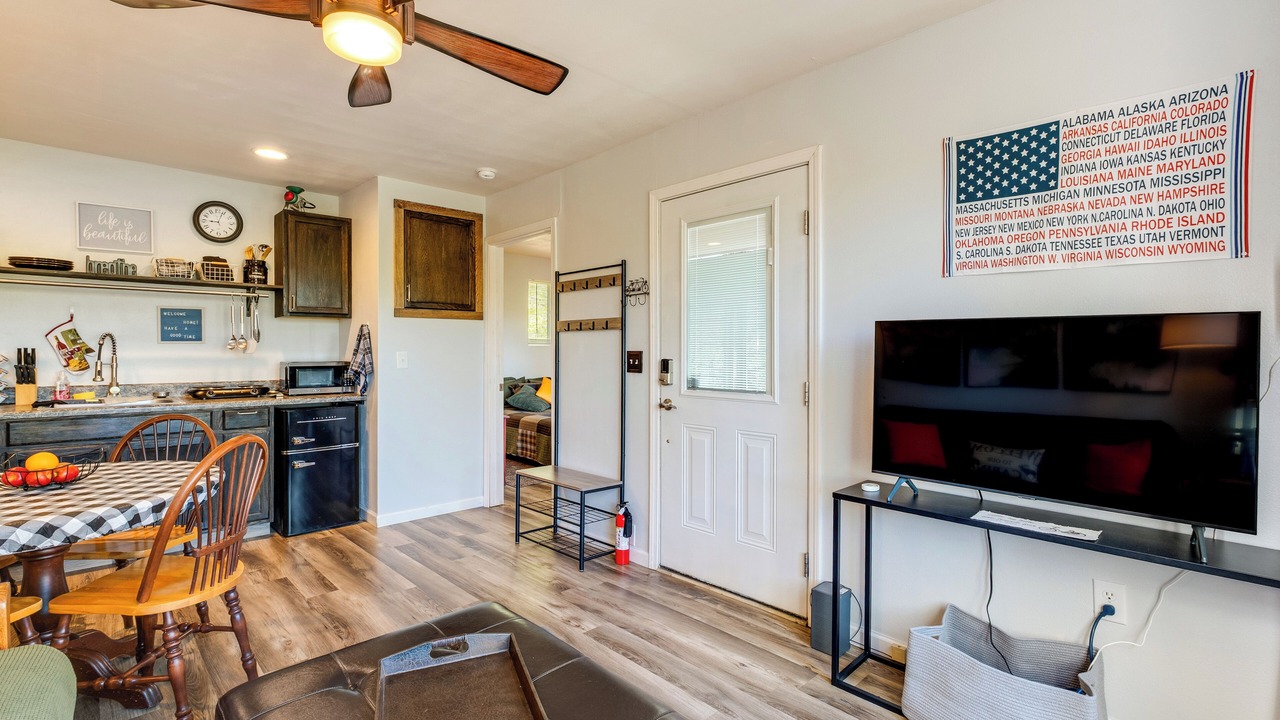 Photo of Livingroom in Pineville