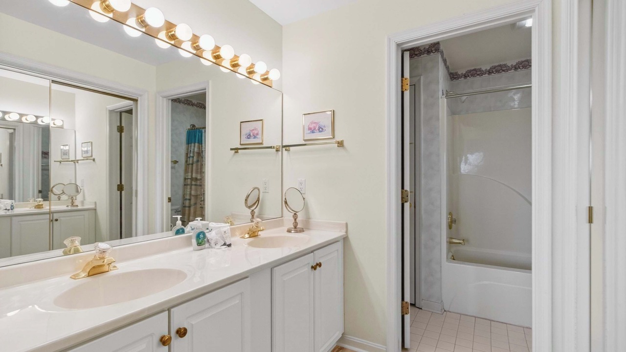 Photo of Bathroom in Heron Harbour Isle