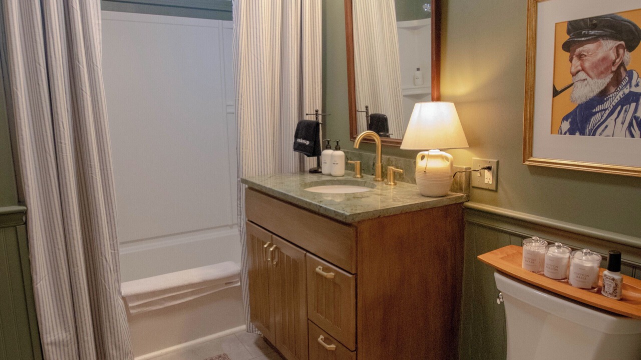 Photo of Bathroom in Rosemont