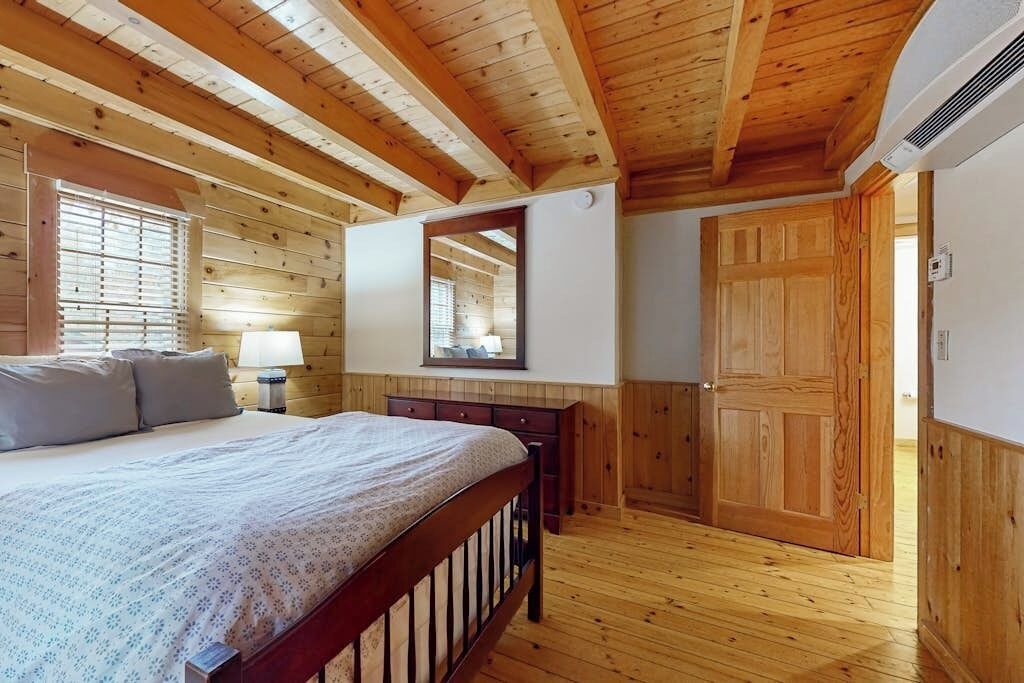 Photo of Bedroom in Northport