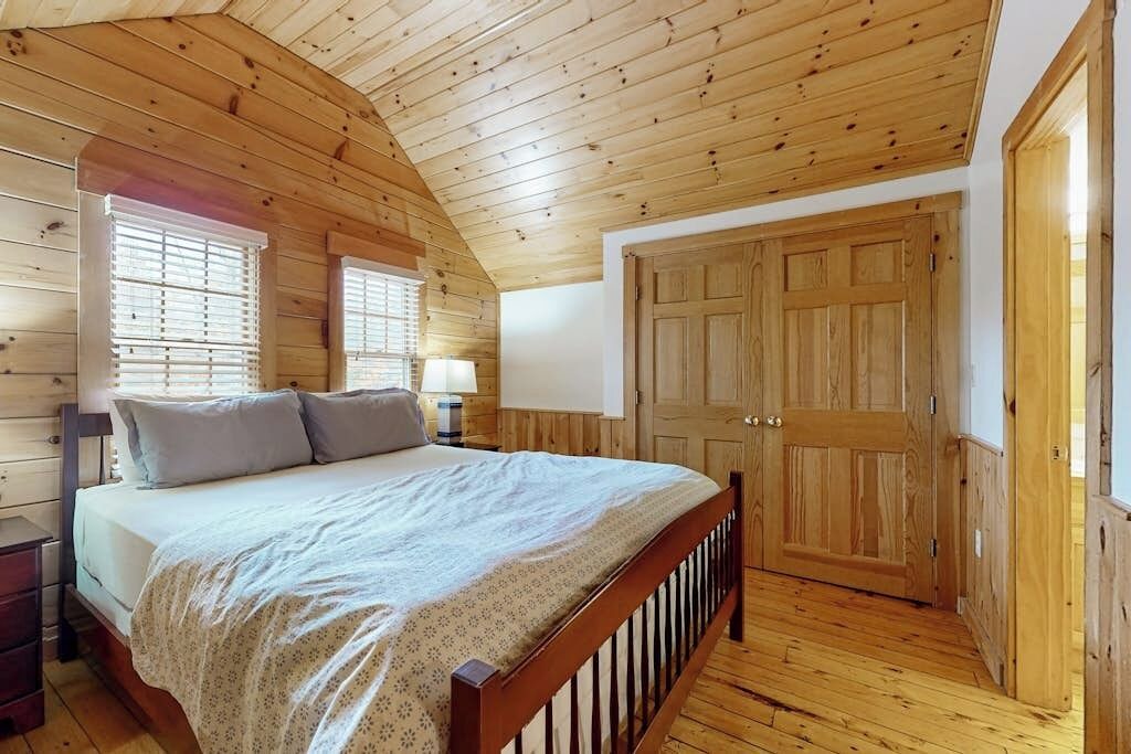 Photo of Bedroom in Northport