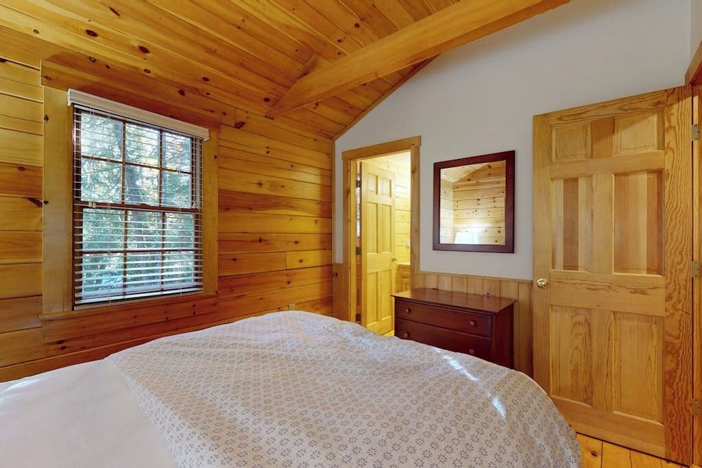 Photo of Bedroom in Northport