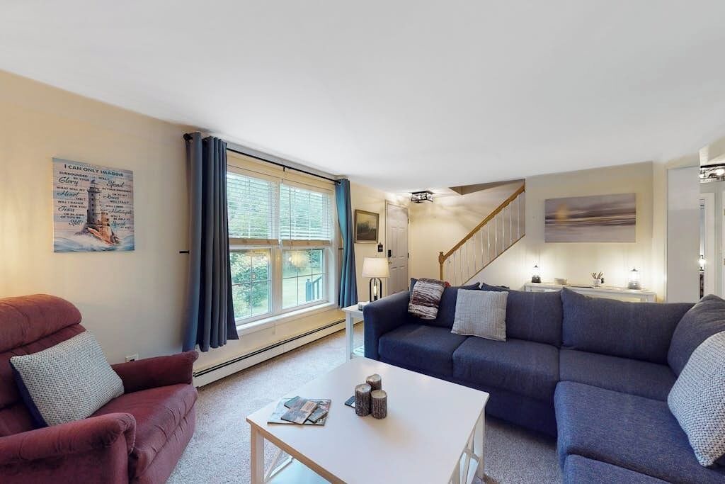 Photo of Livingroom in Lamoine