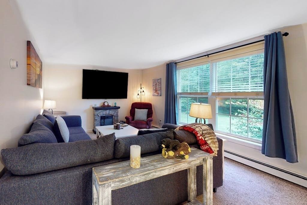 Photo of Livingroom in Lamoine