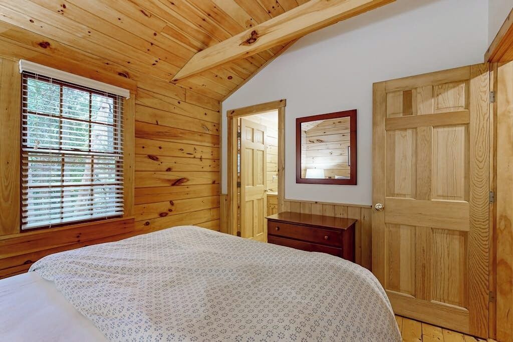 Photo of Bedroom in Northport