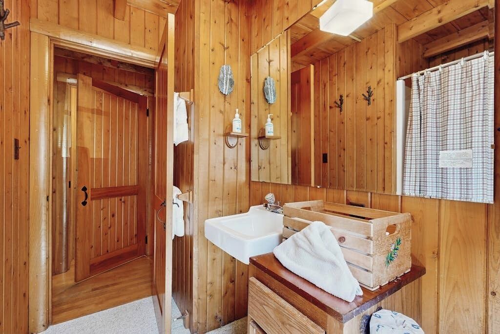 Photo of Bathroom in Beaver Cove