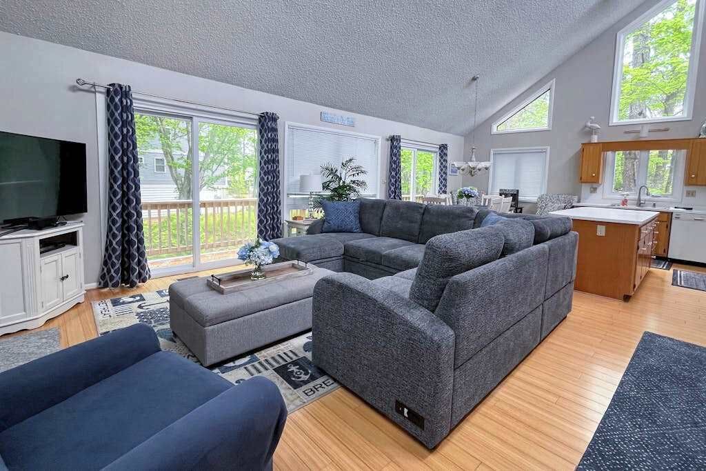 Photo of Livingroom in Sandpiper Pines