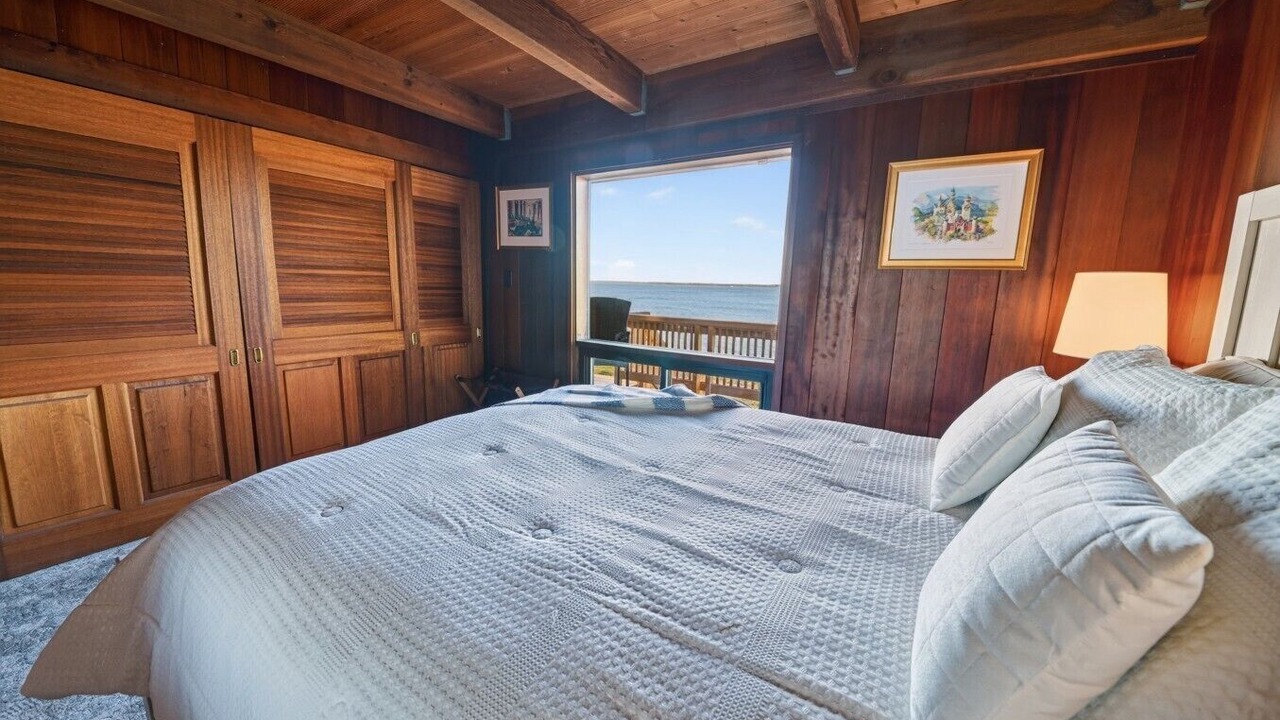 Photo of Bedroom in Deltaville