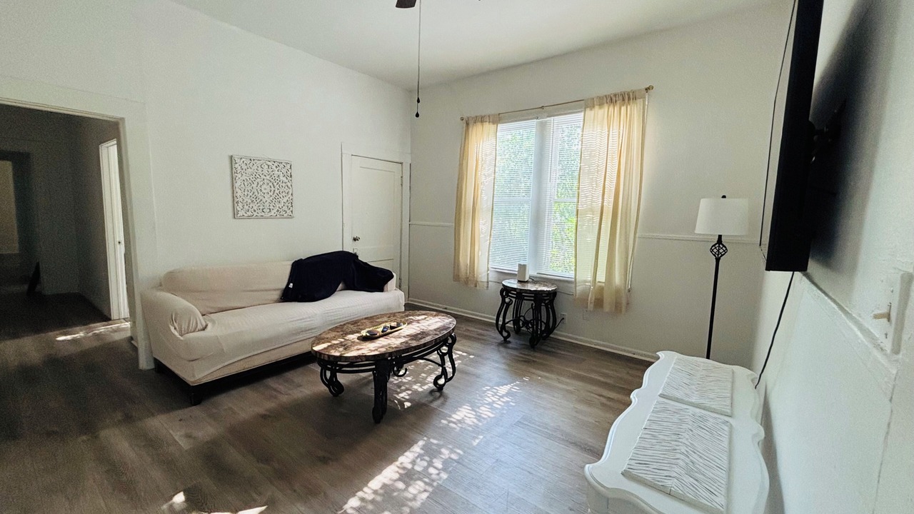 Photo of Livingroom in Highland Historic District
