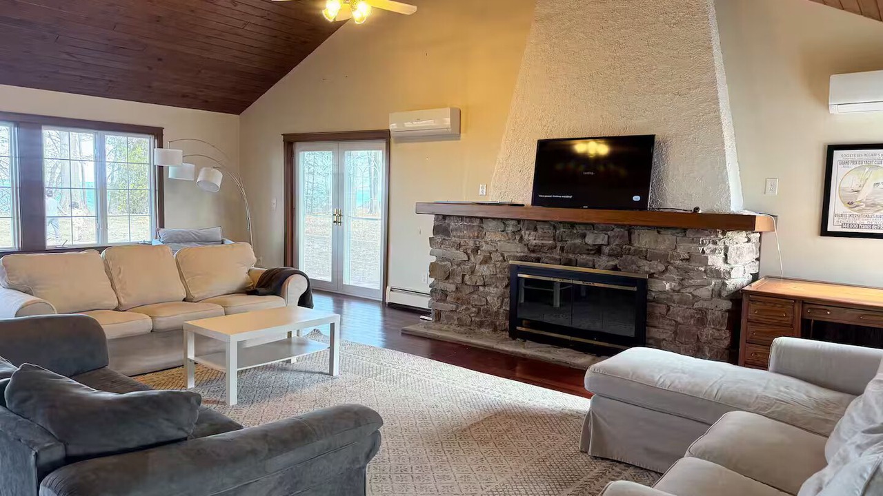 Photo of Livingroom in Youngstown