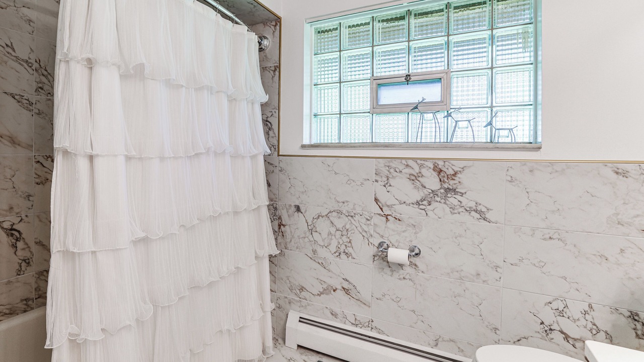 Photo of Bathroom in Lake View