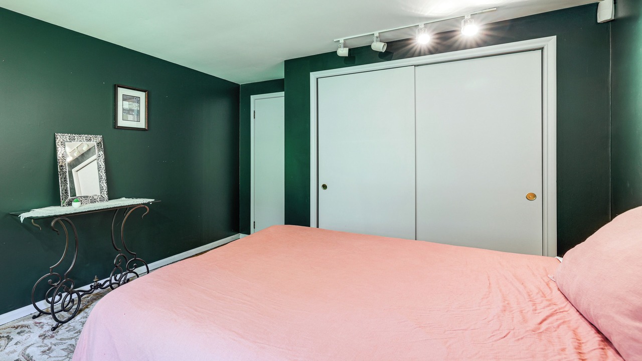 Photo of Bedroom in Lake View