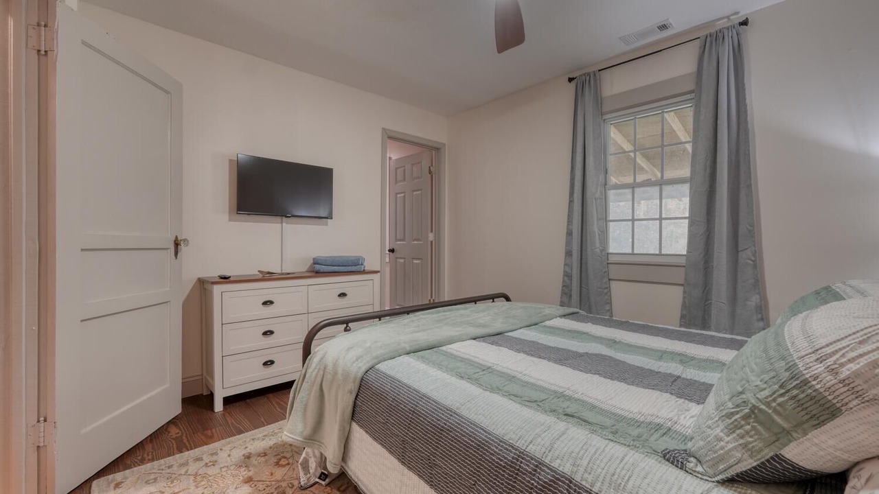 Photo of Bedroom in Hayesville