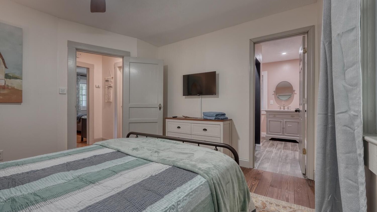Photo of Bedroom in Hayesville