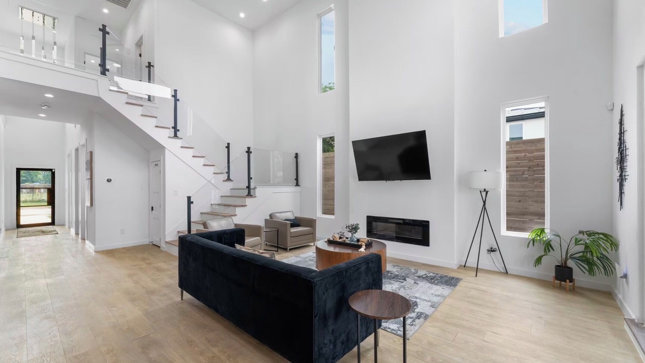 Photo of Livingroom in West Dallas