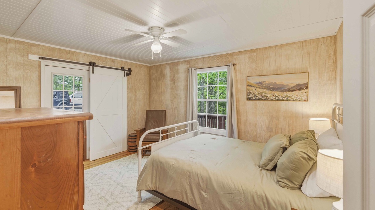 Photo of Bedroom in Screamer Mountain