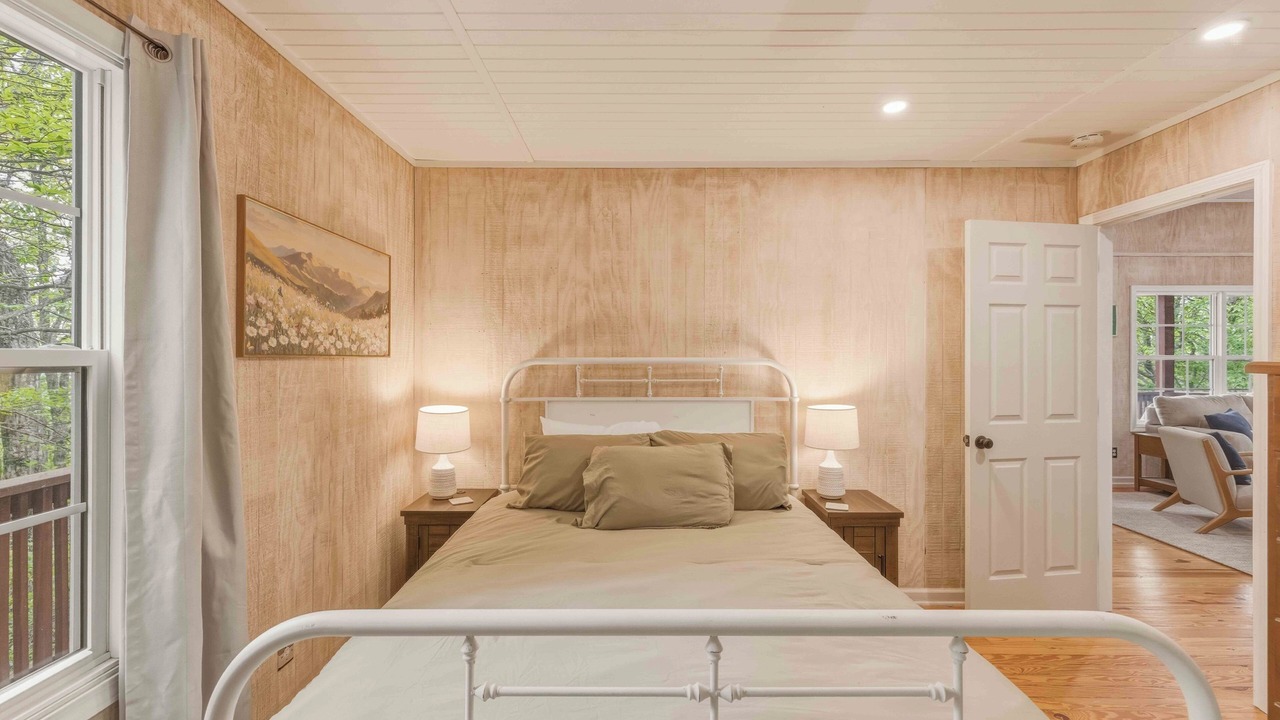 Photo of Bedroom in Screamer Mountain