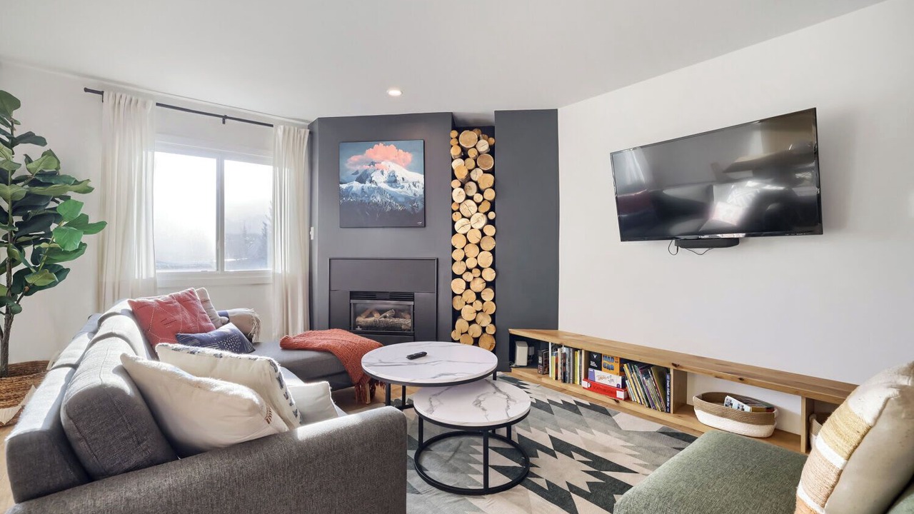 Photo of Livingroom in Summit Cove