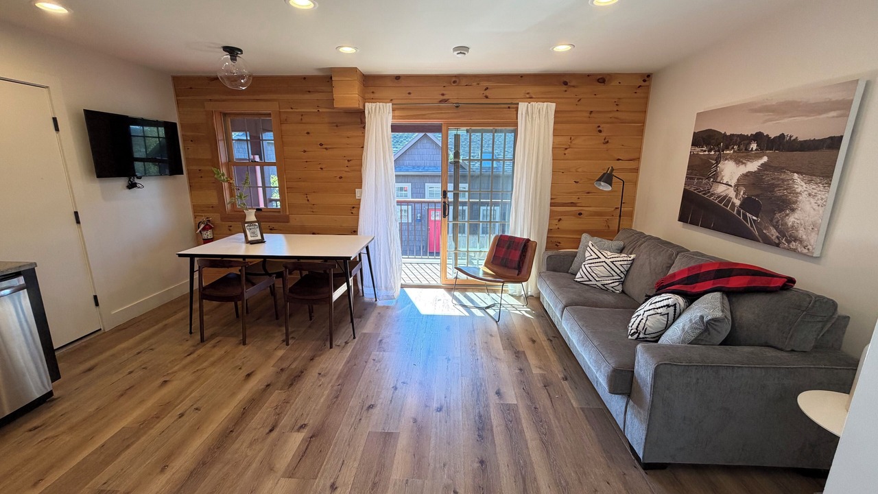Photo of Livingroom in Lake George