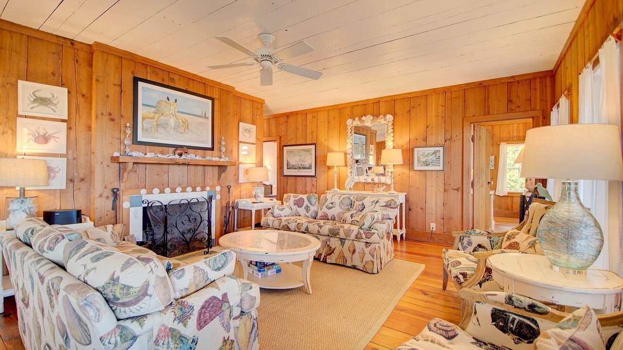 Photo of Livingroom in Debordieu Colony