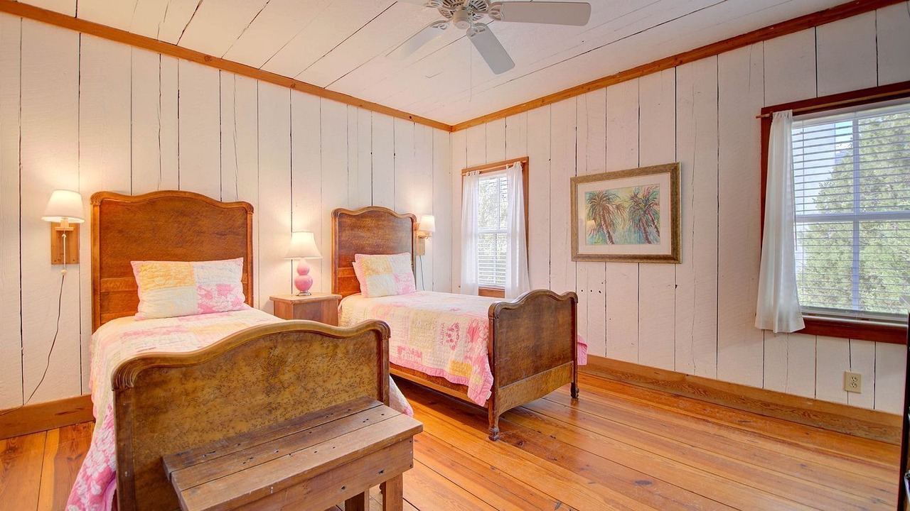 Photo of Bedroom in Debordieu Colony