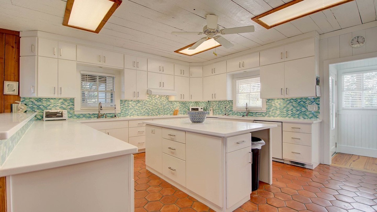 Photo of Kitchen in Debordieu Colony