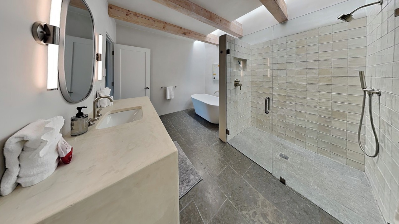 Photo of Bathroom in Canoncito