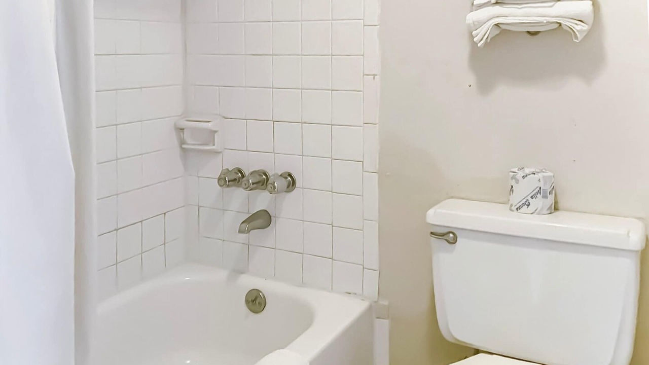 Photo of Bathroom in Alice