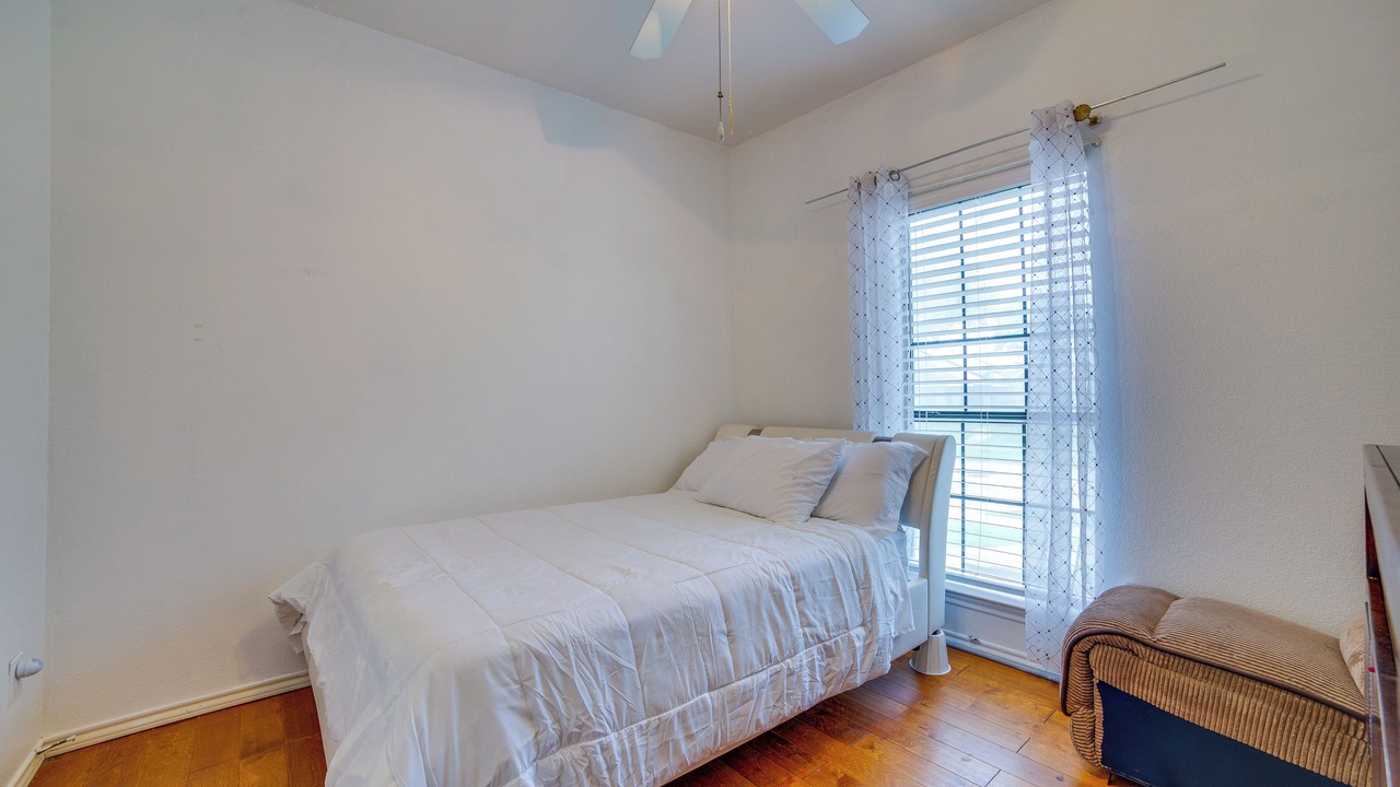 Photo of Bedroom in Garland