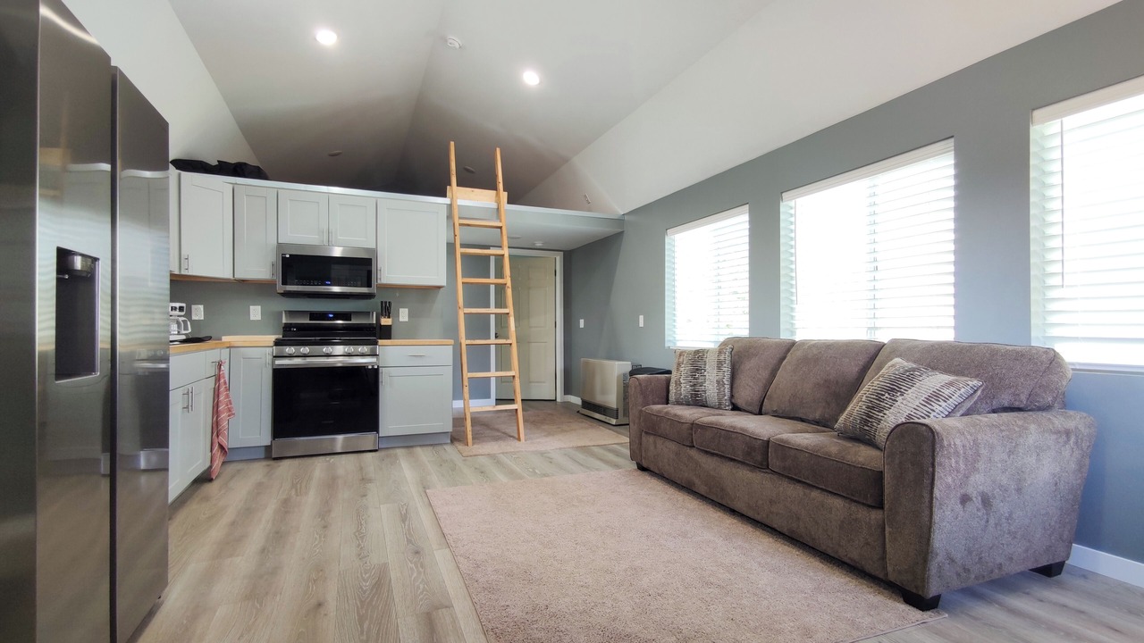 Photo of Livingroom in Homer