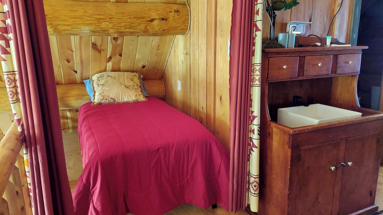 Photo of Bedroom in Grove