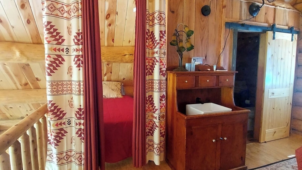 Photo of Bedroom in Grove