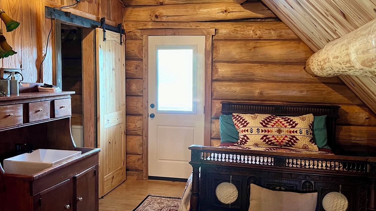 Photo of Bedroom in Grove