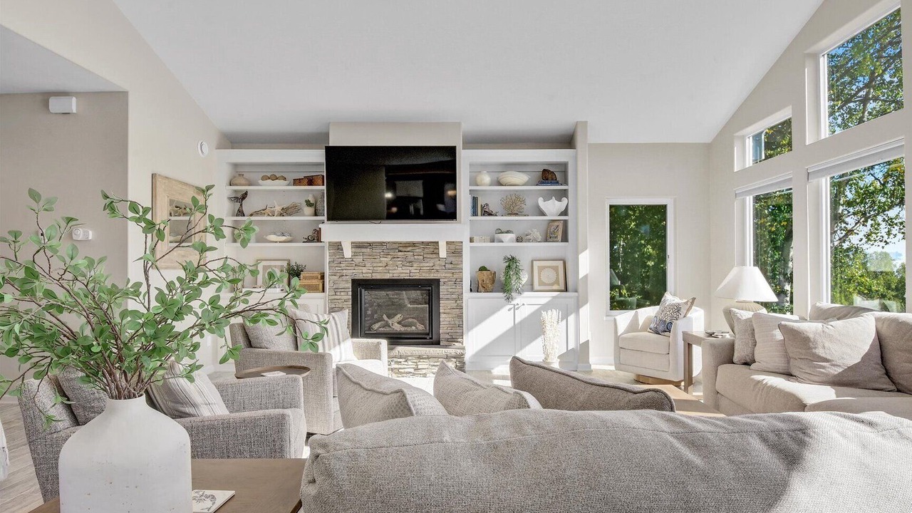 Photo of Livingroom in Homer