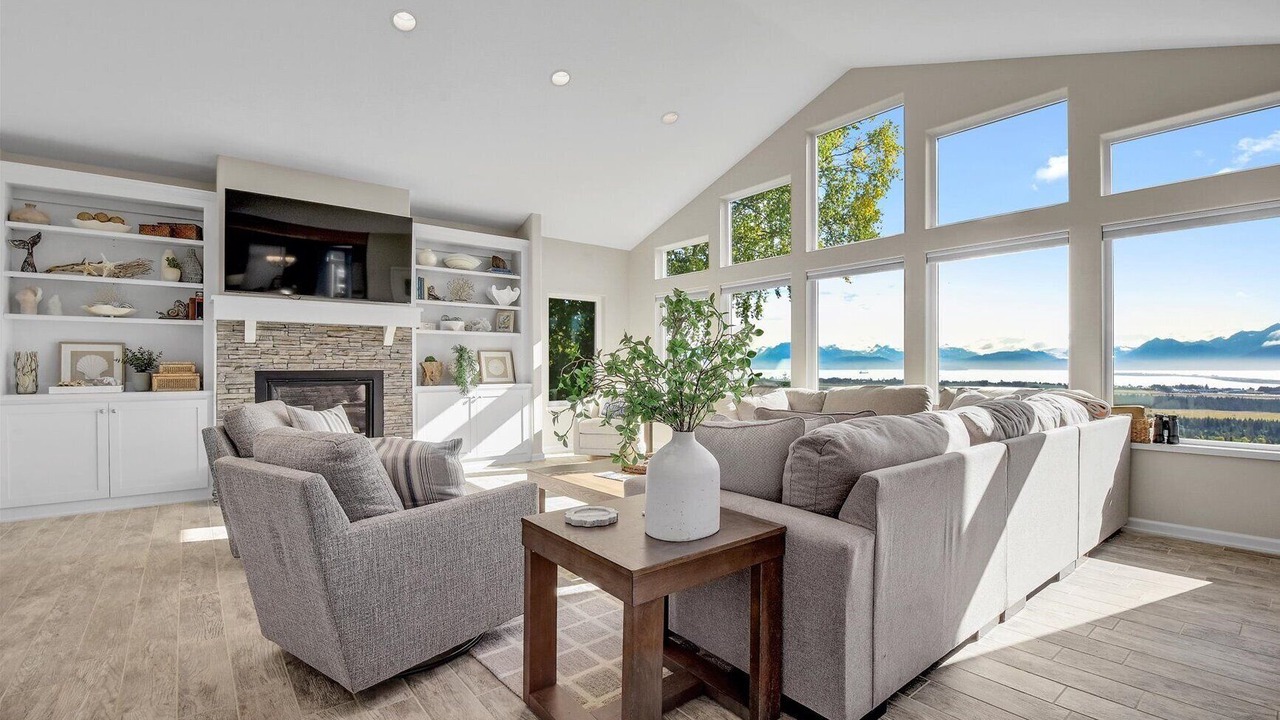 Photo of Livingroom in Homer