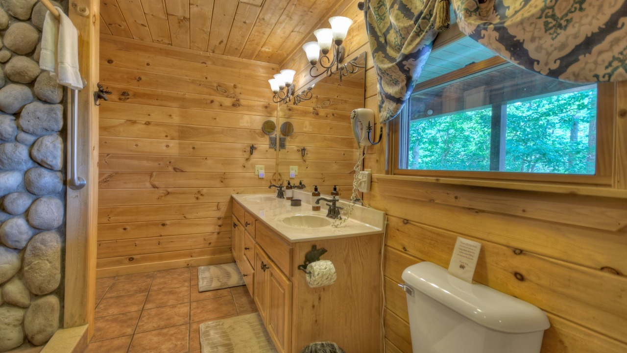 Photo of Bathroom in Raccoon Ridge