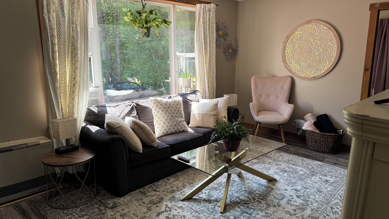 Photo of Livingroom in Oakland