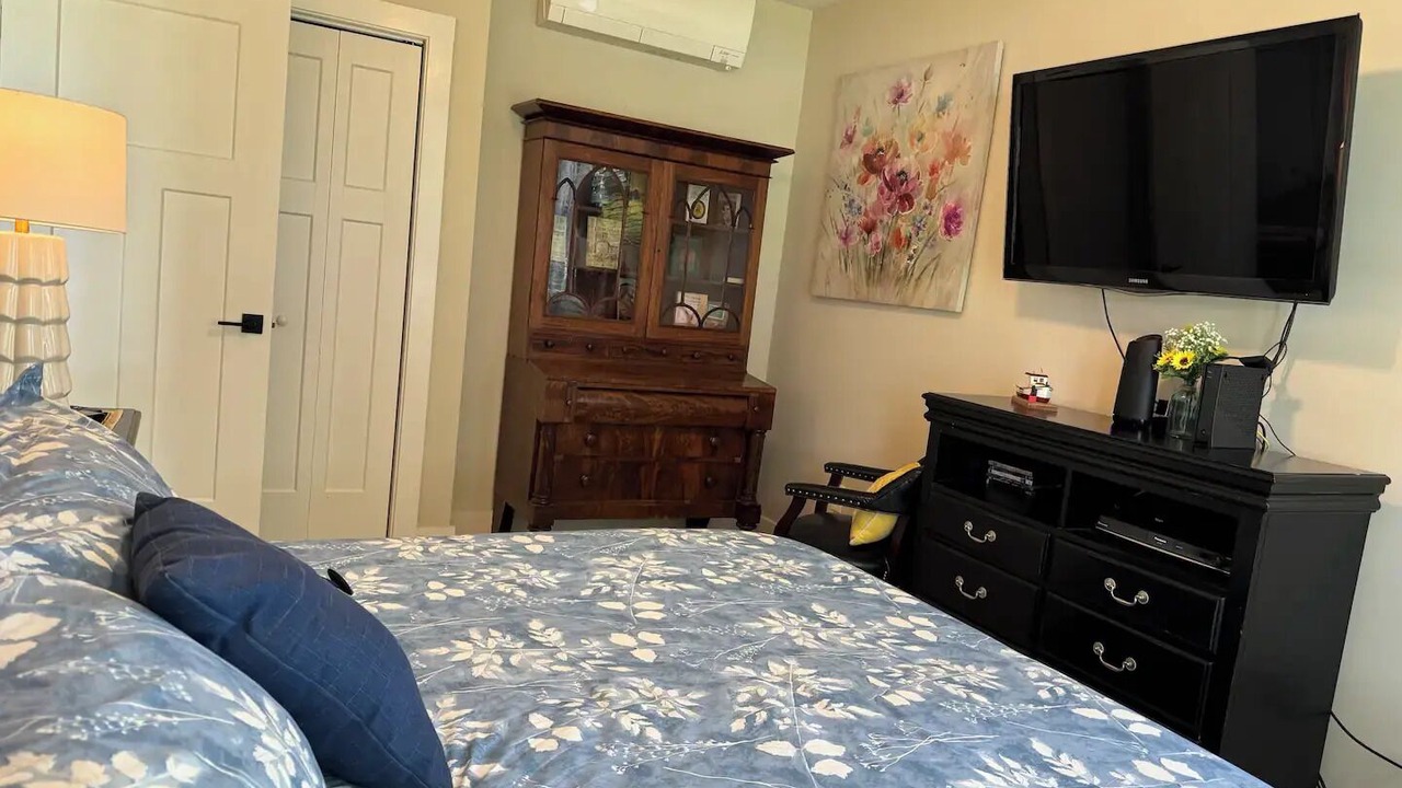 Photo of Bedroom in Oakland