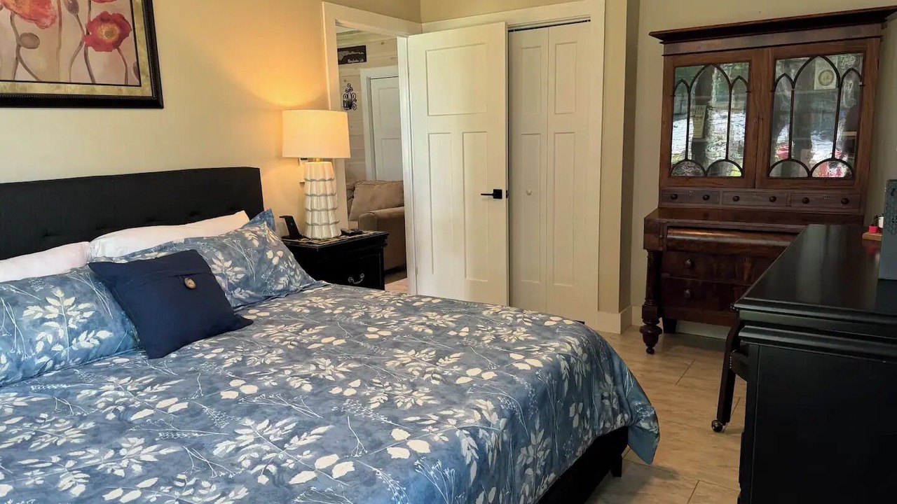 Photo of Bedroom in Oakland