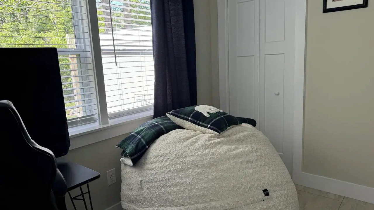 Photo of Bedroom in Oakland