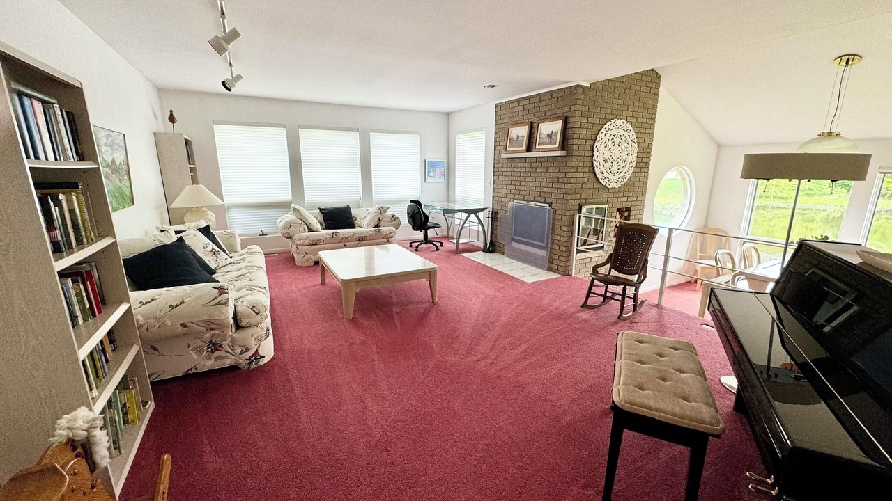 Photo of Livingroom in Grove City