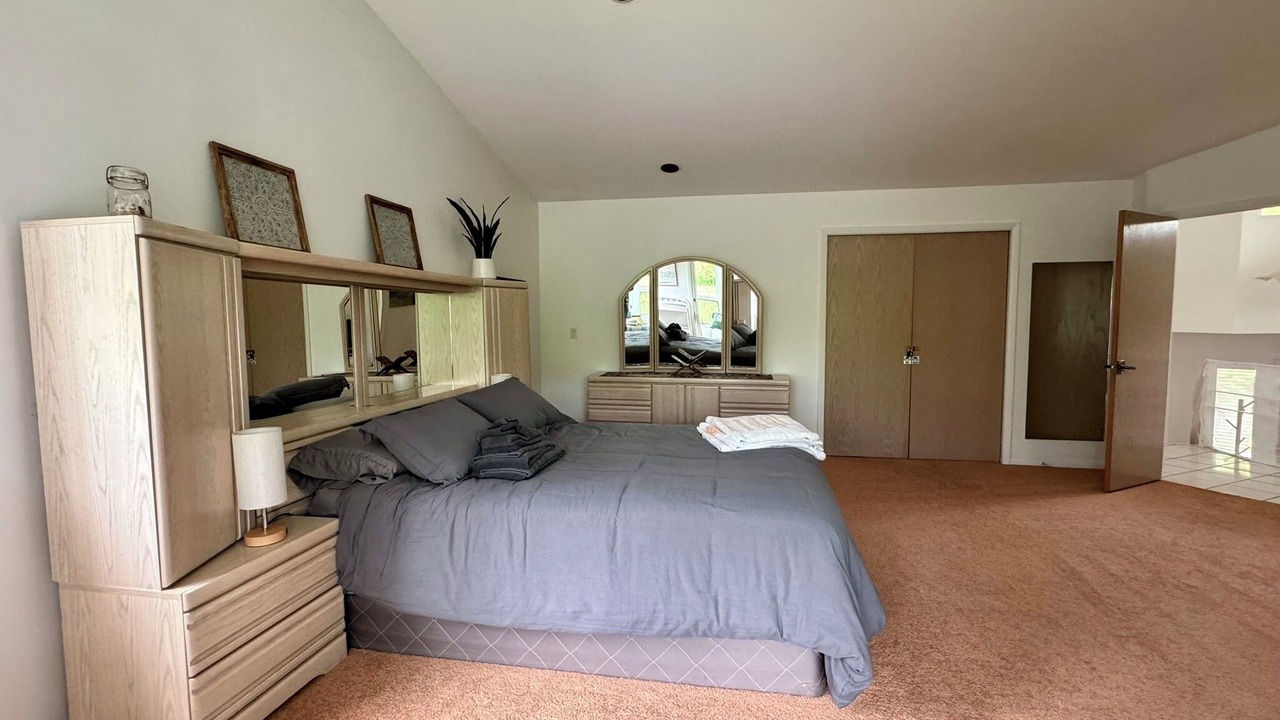 Photo of Bedroom in Grove City