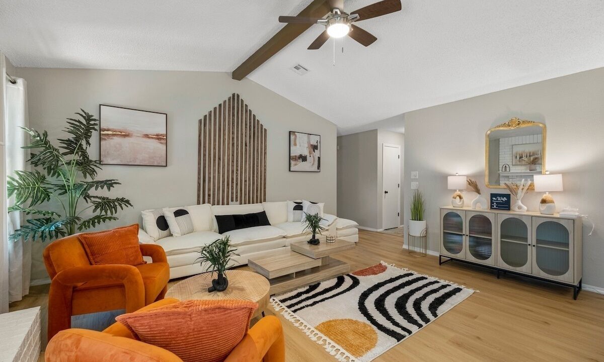 Photo of Livingroom in Broken Arrow