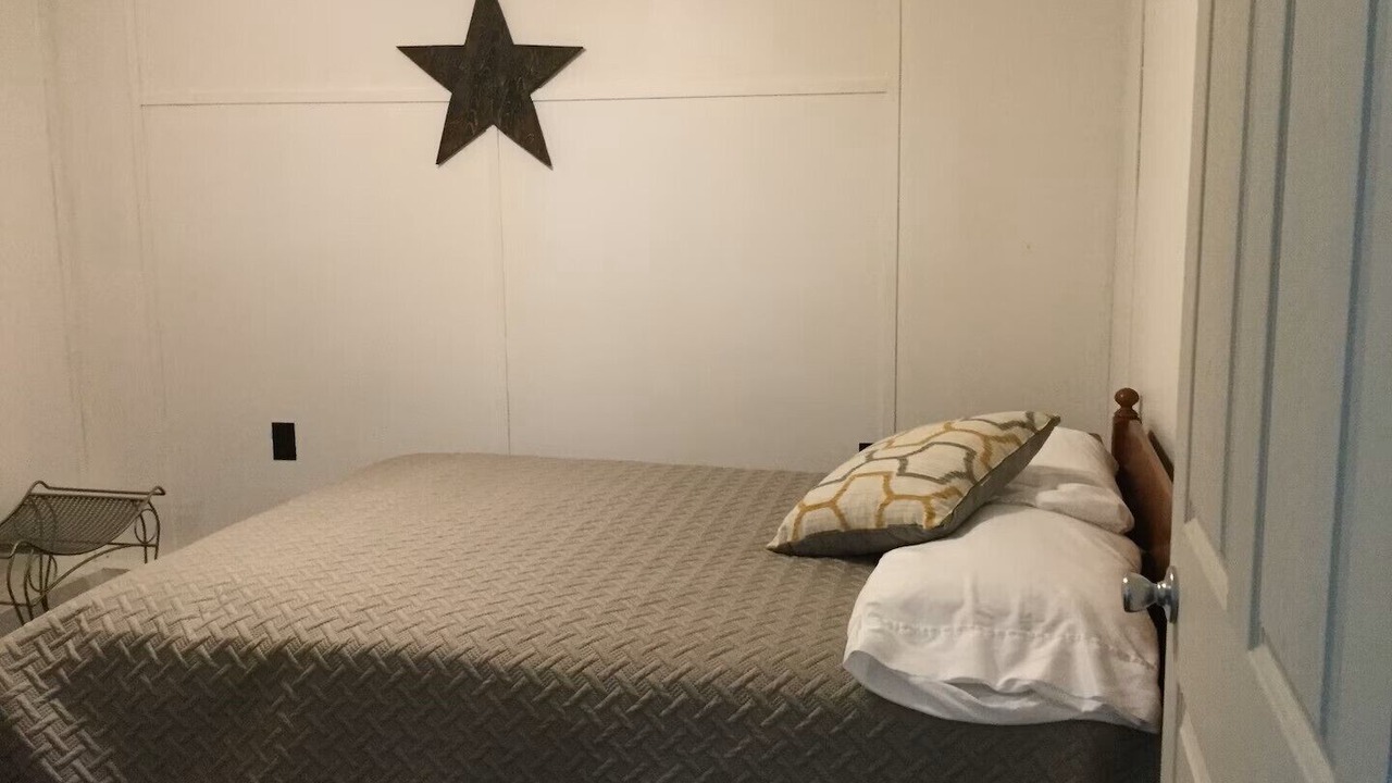 Photo of Bedroom in Oil City