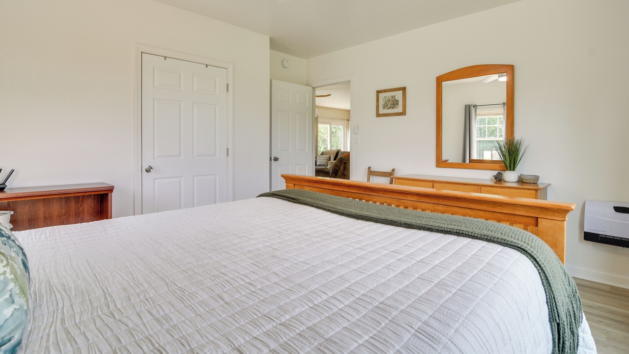 Photo of Bedroom in East Central Franklin