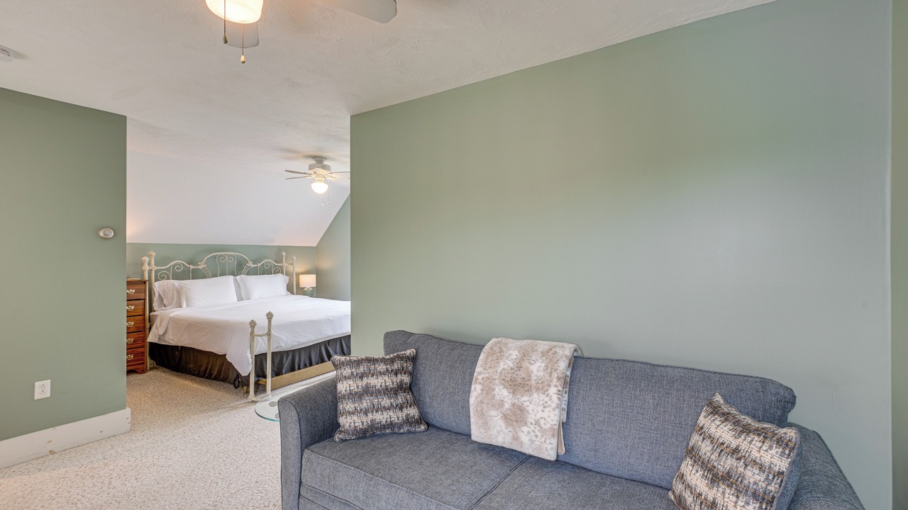 Photo of Livingroom in West Tremont